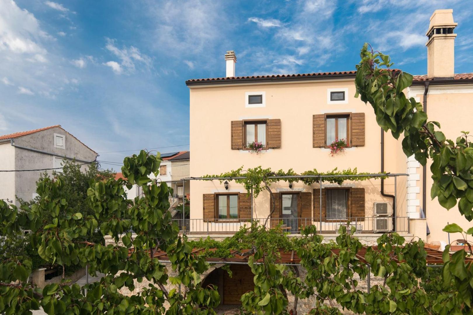 Apartments Gabi Punat Exterior photo